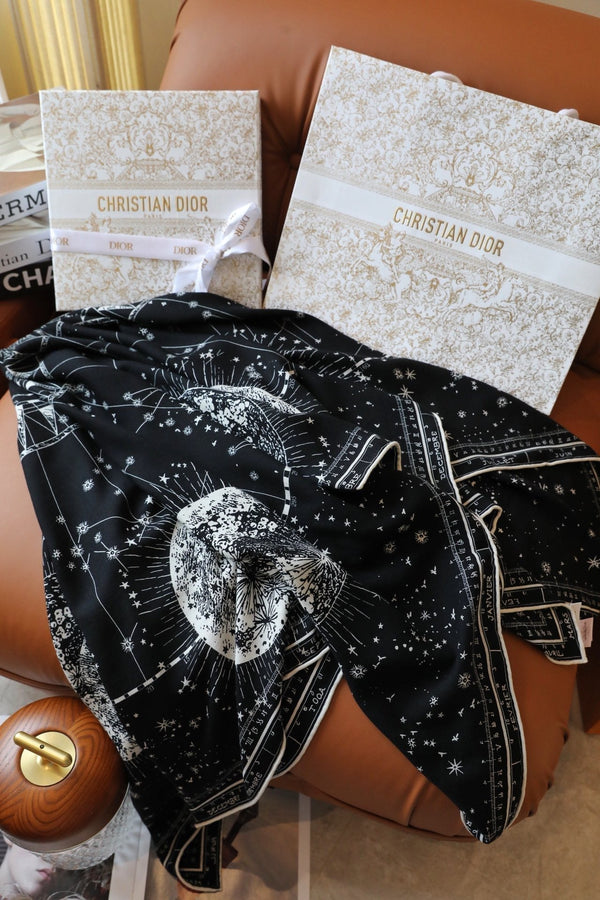 SCIARPA QUADRATA 140 CM IN SETA MIX NERO BIANCO MONOGRAMMA 393136