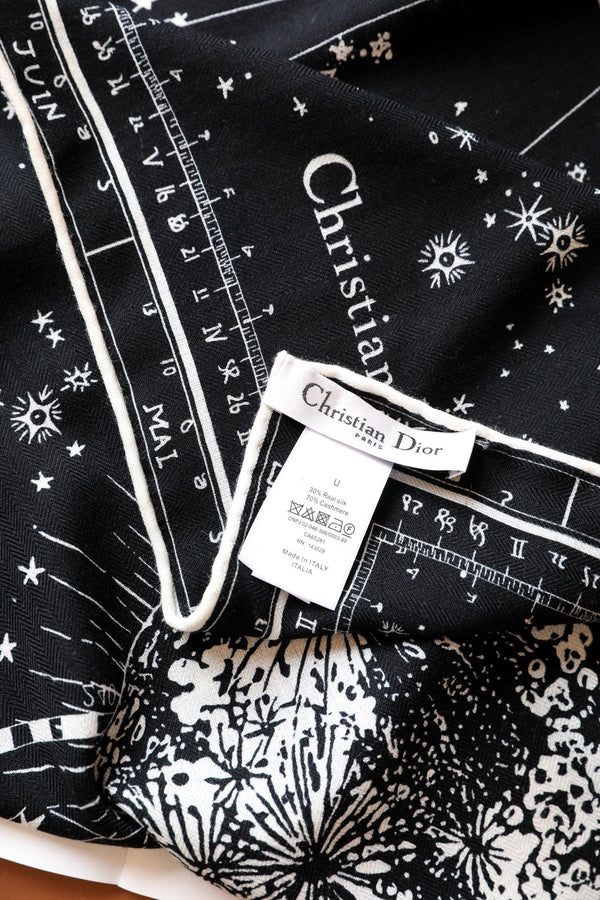 SCIARPA QUADRATA 140 CM IN SETA MIX NERO BIANCO MONOGRAMMA 393136