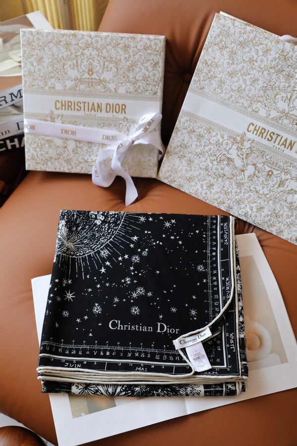 SCIARPA QUADRATA 140 CM IN SETA MIX NERO BIANCO MONOGRAMMA 393136