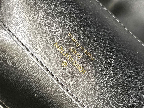 CAPUCINES GM 38CM BLACK TAURILLON LEATHER