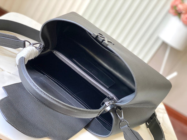 CAPUCINES GM SOUPLE 38 IN TAURILLON NERO