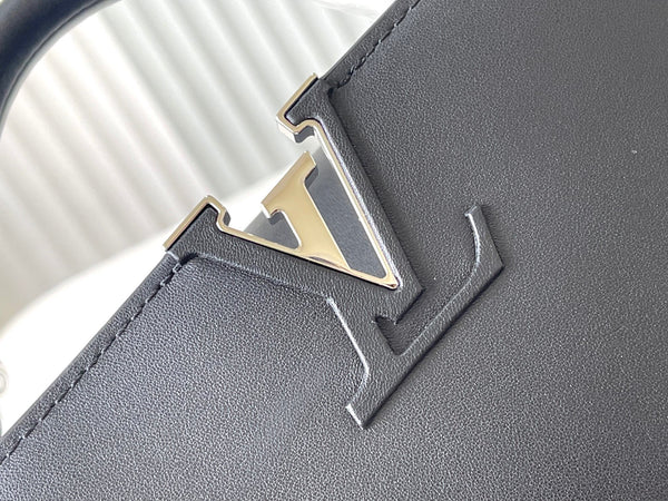 CAPUCINES EAST-WEST 30 IN PELLE DI MONTONE NERA CON CRISTALLI E FERRAMENTA IN ARGENTO