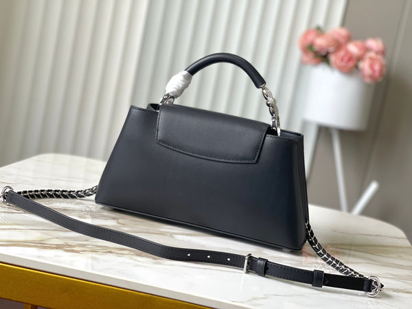 CAPUCINES EAST-WEST 30 IN PELLE DI MONTONE NERA CON CRISTALLI E FERRAMENTA IN ARGENTO