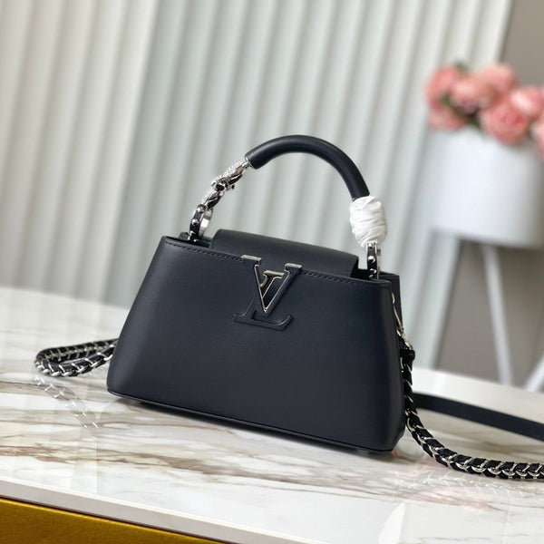 CAPUCINES EAST-WEST MINI 22 IN PELLE DI MONTONE NERA CON CRISTALLI E FERRAMENTA IN ARGENTO