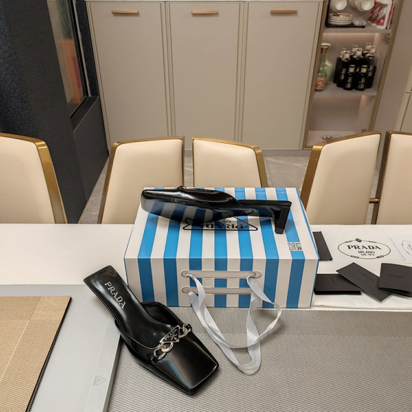 PRA SQUARE TOE MULES BLACK CALFSKIN WITH CHAIN