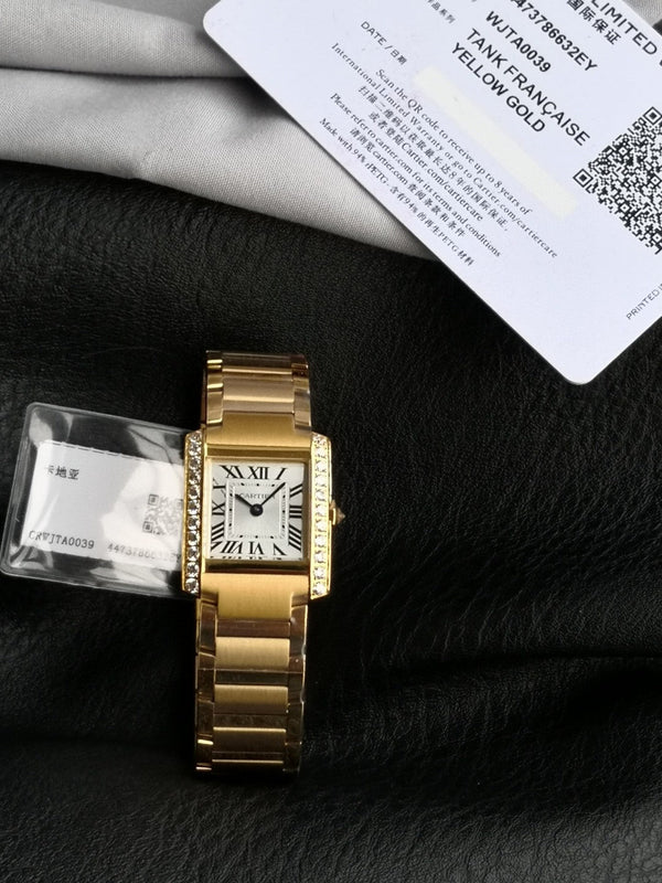 Tank Francaise cassa in oro e lunetta con diamanti 