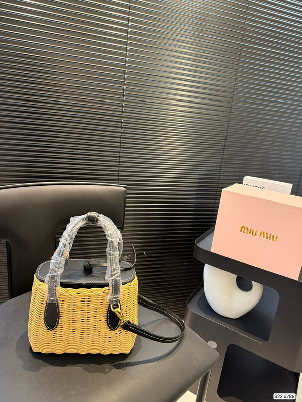 BASKET BAG 18 IN BROWN BEIGE WICKER AND BLACK CALFSKIN TRIM