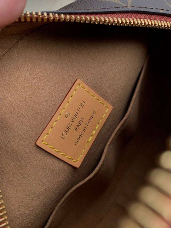 Louis Boite Chapeau Souple MM Brown Monogram