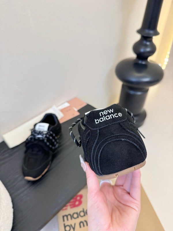 Miu x NB Sneaker Black Suede 235809