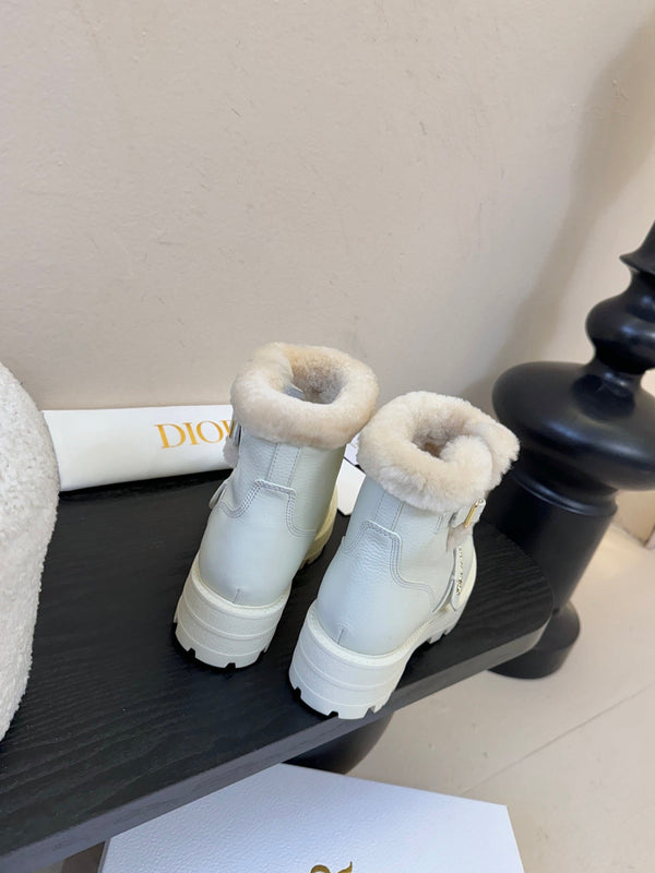 CD Alps D-Quest Ankle Boot White Grained Calfskin Shearling 530609