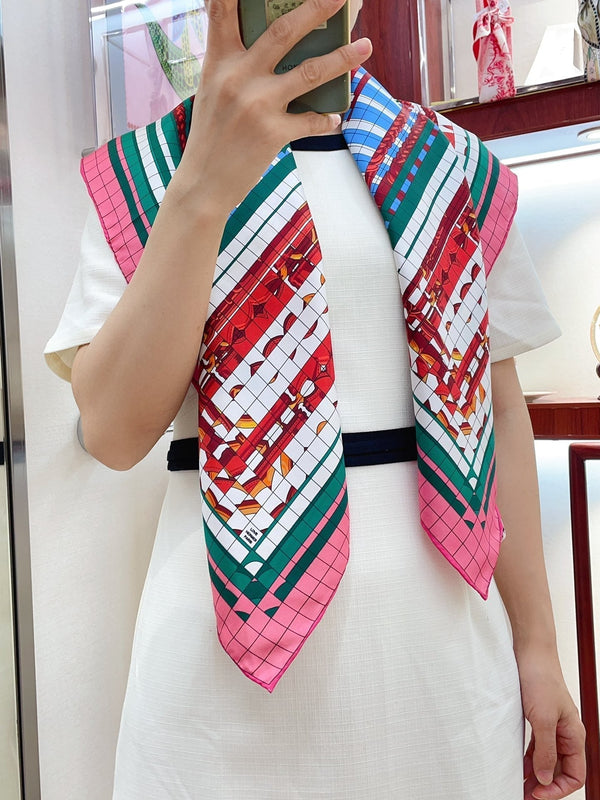 Coaching Deja-Vu Shawl 90 CM In Colorful Silk Twill  233126