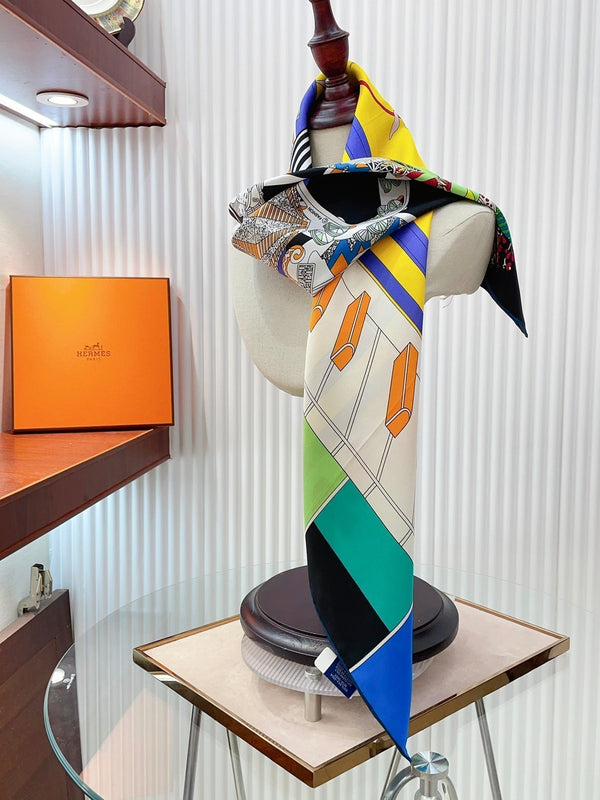 En Studio Scarf 90 CM In Colorful Silk Twill  235407