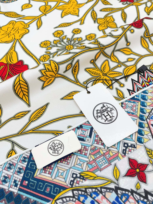 Le Jaguar Et Le Colibri Shawl 90 CM In Yellow Colorful Silk Twill 274206