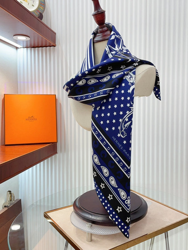 Sciarpa bandana punk da cavallo, 90 cm, in twill di seta blu scuro, bianco e nero, 309213