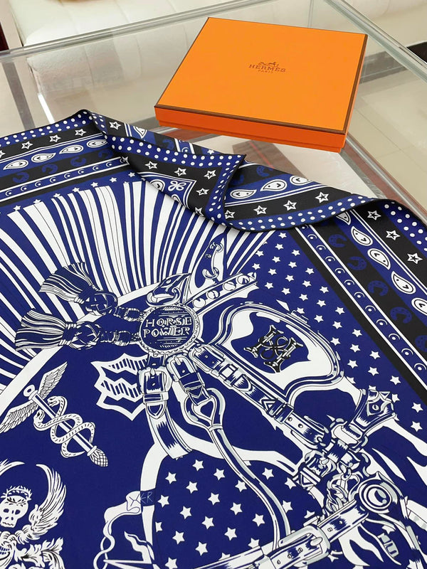 Sciarpa bandana punk da cavallo, 90 cm, in twill di seta blu scuro, bianco e nero, 309213