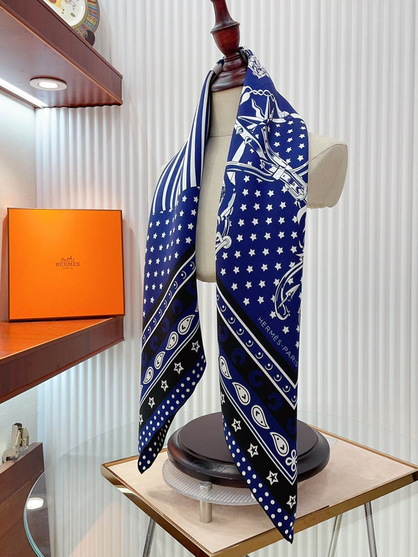 Sciarpa bandana punk da cavallo, 90 cm, in twill di seta blu scuro, bianco e nero, 309213