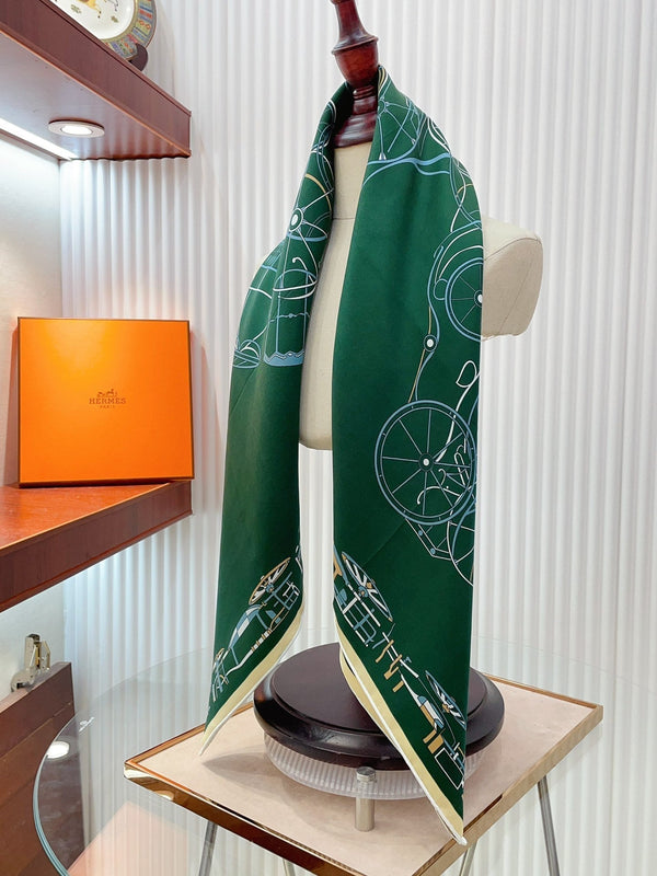 Complication Equestre Scarf 90 CM In Green Coloful Silk Twill  345899