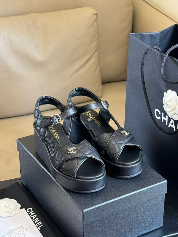 CC CLASSIC WEDGE SANDALS IN BLACK LAMBSKIN