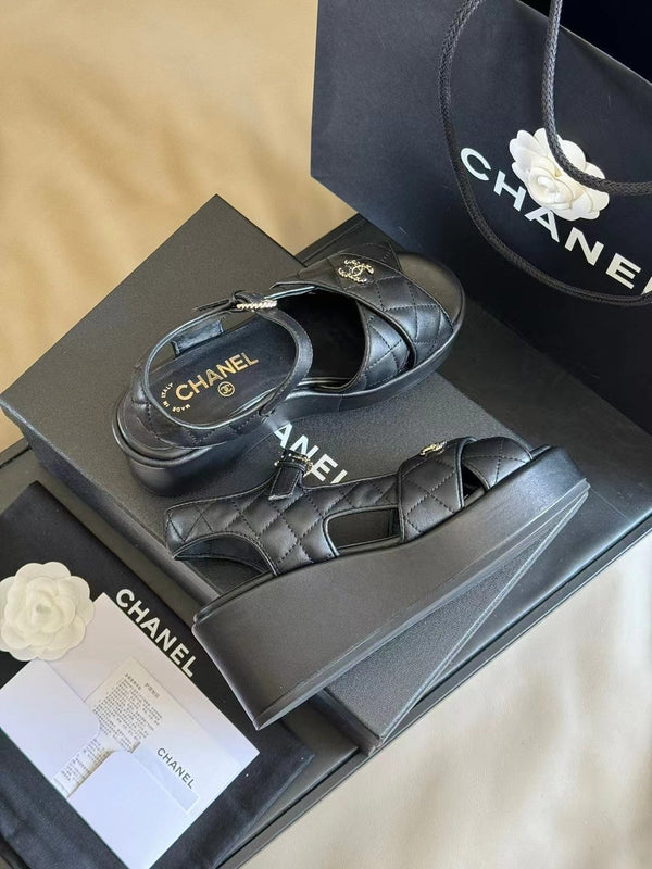 CC CLASSIC WEDGE SANDALS IN BLACK LAMBSKIN