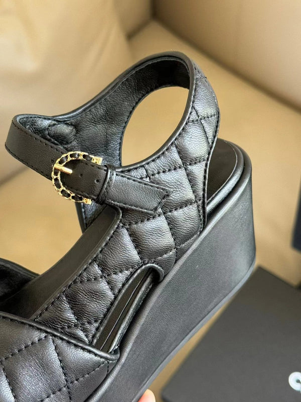 CC CLASSIC WEDGE SANDALS IN BLACK LAMBSKIN