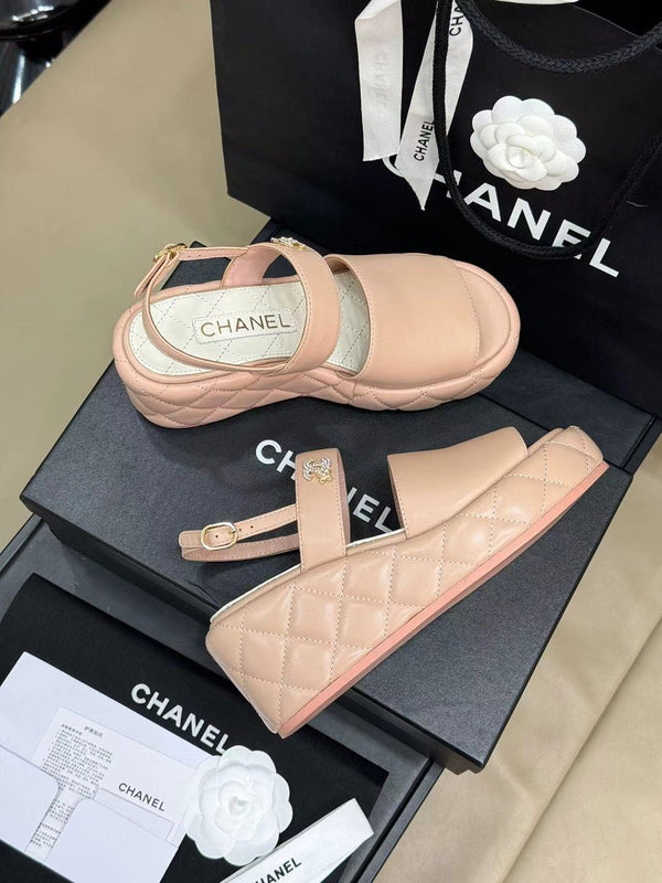 CC HIGH WEDGE SANDALS IN LIGHT PINK LAMBSKIN