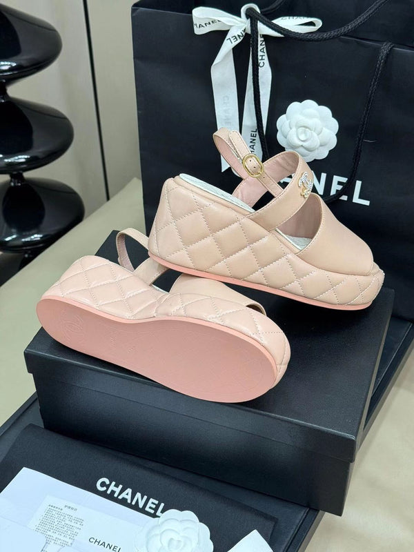 CC HIGH WEDGE SANDALS IN LIGHT PINK LAMBSKIN