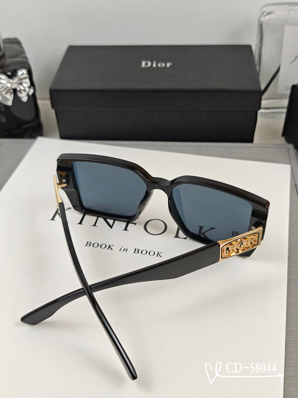 MONTAIGNE SQUARE SUNGLASS 58044 IN ACETATE