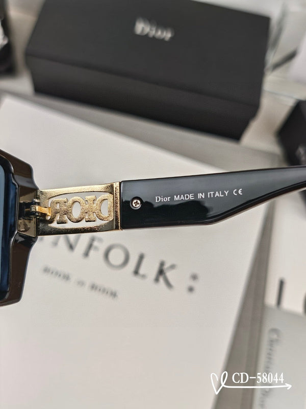 MONTAIGNE SQUARE SUNGLASS 58044 IN ACETATE