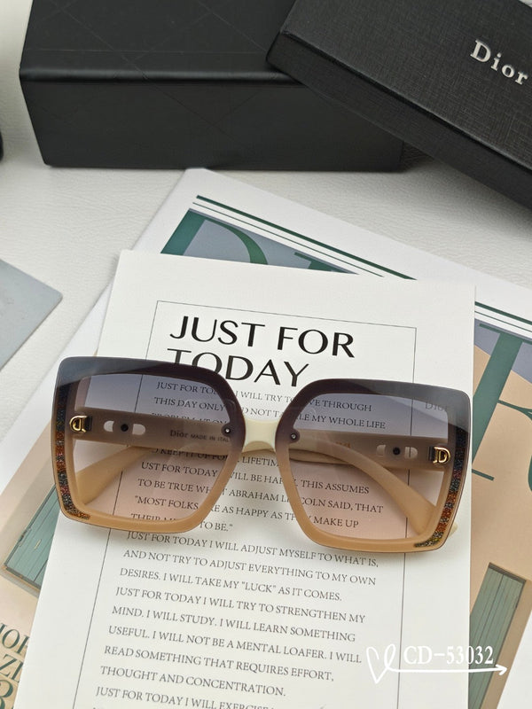 MONTAIGNE SUNGLASS 53032 IN ACETATE