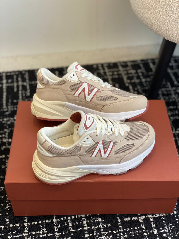 Sneaker LP x NB 990v6 45mm grigio scuro pelle di vitello rosa scuro e tessuto a rete