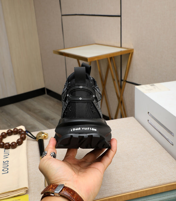 LV TRAINER IN BLACK CALFSKIN AND BREATHABLE MESH