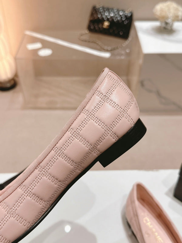 ballerine in pelle di agnello rosa con ricamo in grosgrain