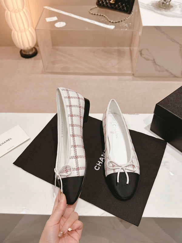 ballerine bianche rosse in pelle di agnello con ricamo in grosgrain