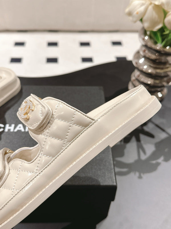 cc 25p logo with pearl mule sandal cream leather 237577