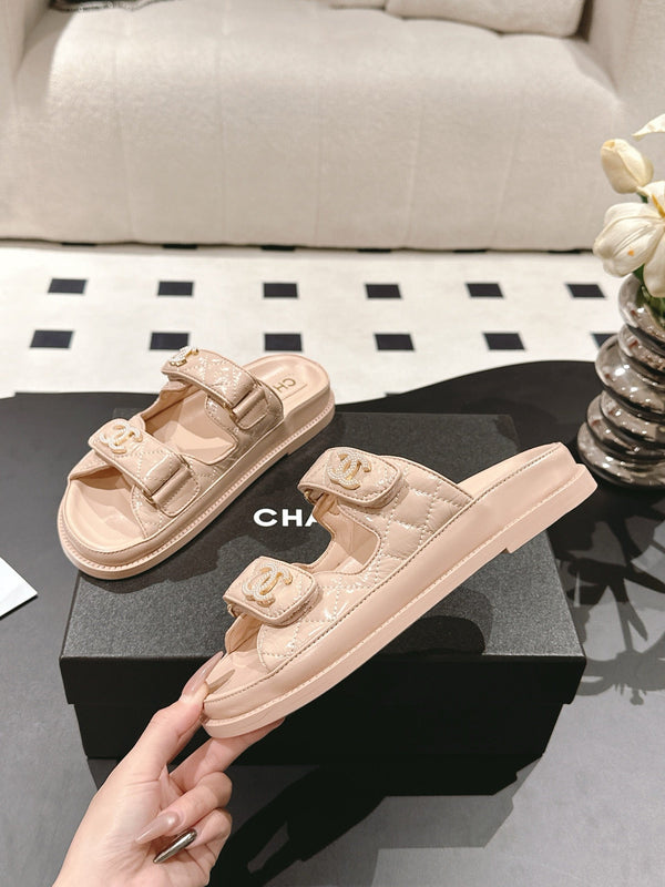 cc 25p logo with pearl mule sandal peach leather 237579