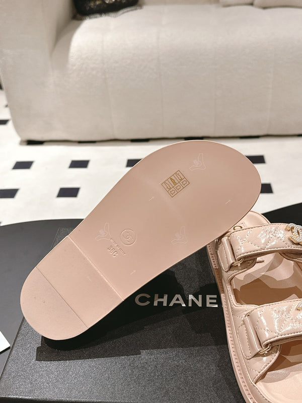 cc 25p logo with pearl mule sandal peach leather 237579