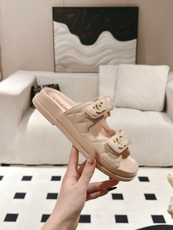 cc 25p logo with pearl mule sandal peach leather 237579