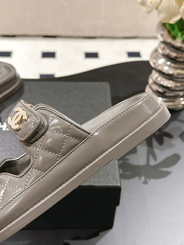 cc 25p logo with pearl mule sandal dark grey leather 237581