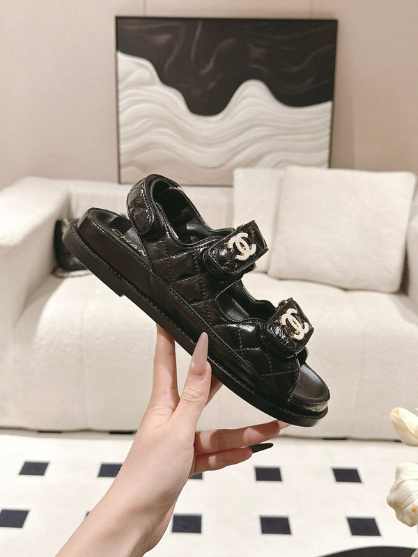 cc 25p logo with pearl sandal black leather 237590