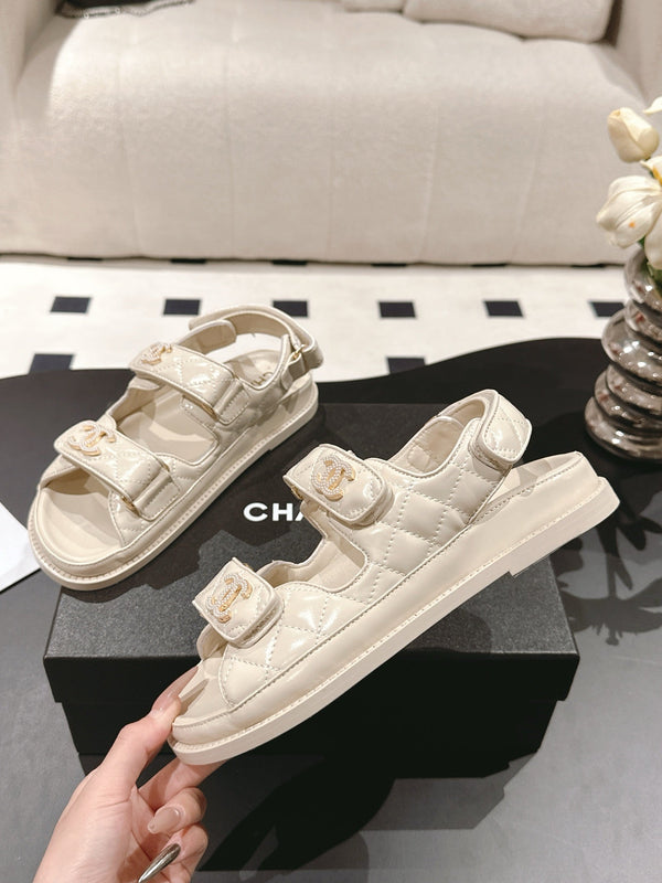 cc 25p logo with pearl sandal cream leather 237593
