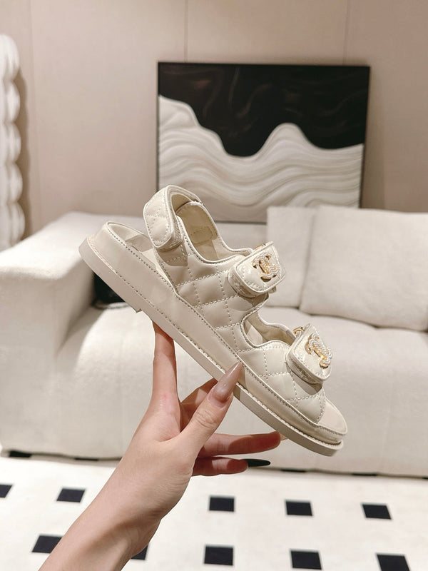 cc 25p logo with pearl sandal cream leather 237593