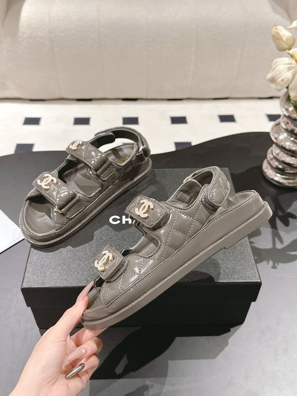 cc 25p logo with pearl sandal dark grey leather 237594