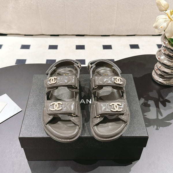 cc 25p logo with pearl sandal dark grey leather 237594