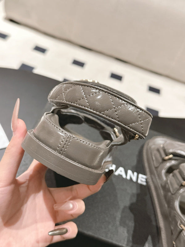 cc 25p logo with pearl sandal dark grey leather 237594