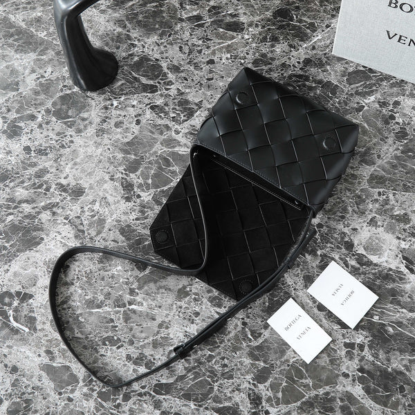 BV 25S DIAGO SHOULDER BAG 25.5 IN BLACK COWHIDE