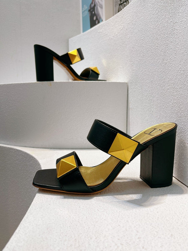 VT One Stud Leather Sandals Black Cowhide 292887