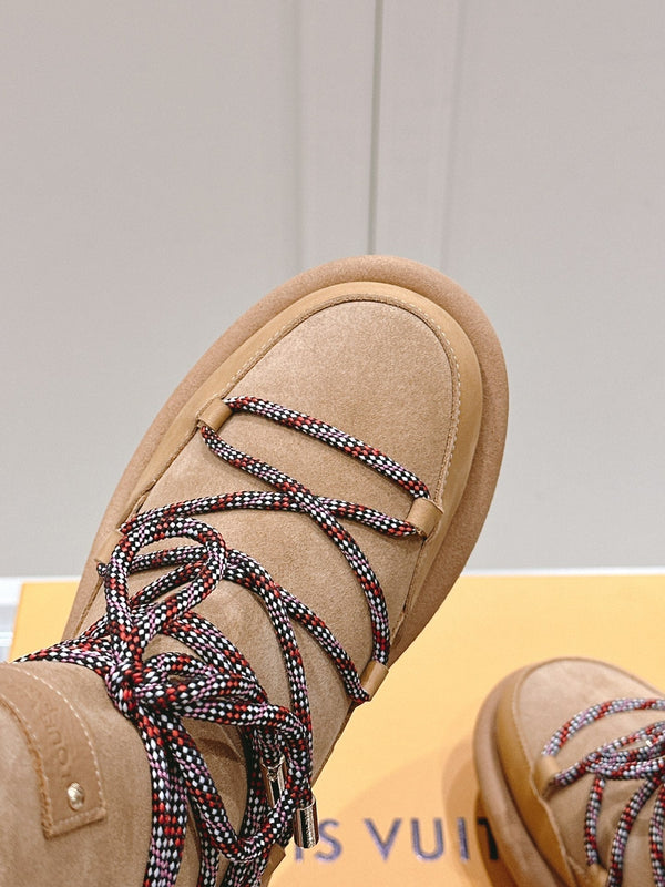 STIVALETTO CON PLATEAU ASPEN IN CAMOSCIO E SHEARLING CON MONOGRAMMA MARRONE SIDRO