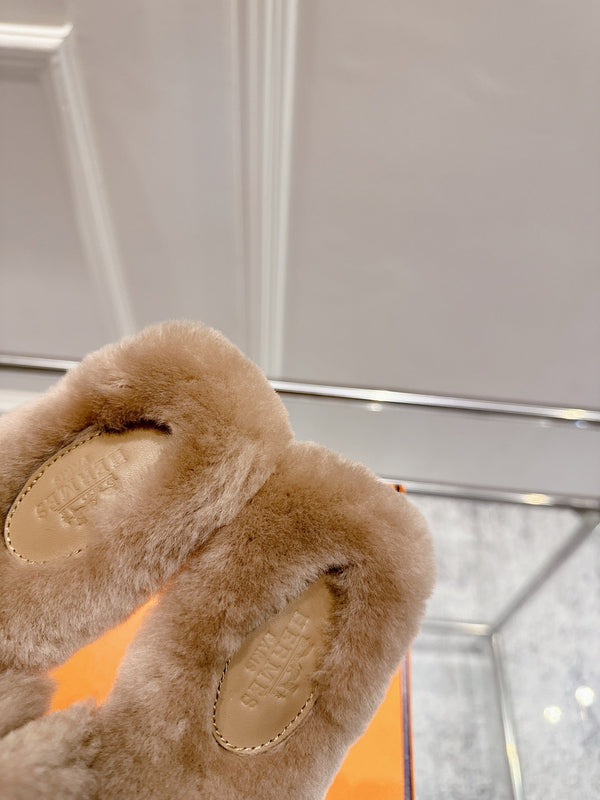 HM Oran slippers sliver buckle nude wool