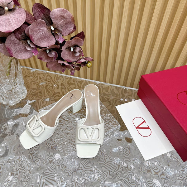 VLOGO SIGNATURE HIGH SHINE OPEN TOE SANDALS 60 MM IN WHITE CALFSKIN