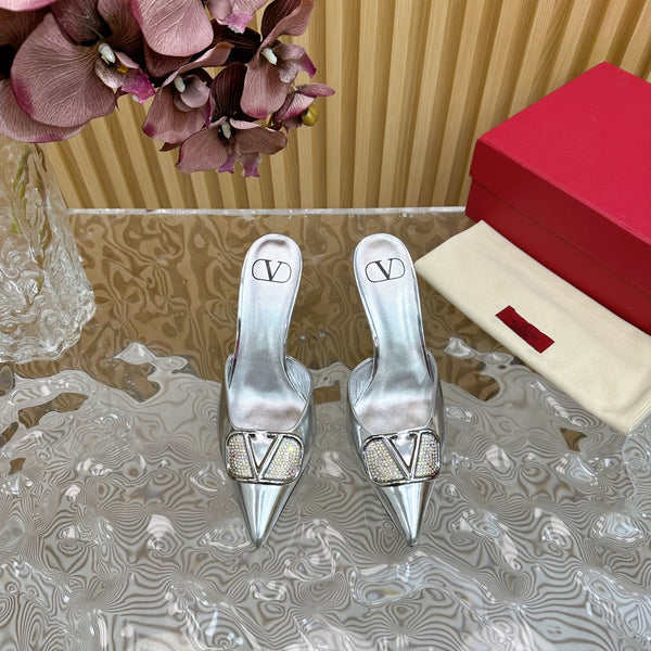 Décolleté con cinturino posteriore Vlogo Signature con cristalli, 70 in pelle di vitello argento